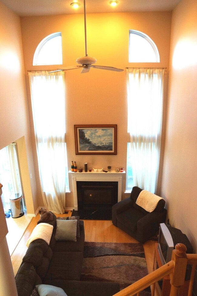 Building Photo - 402 Bollen Ct