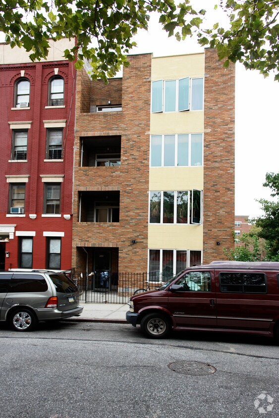 Building Photo - 339 18th St