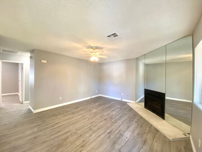 Foto del edificio - Nice Condo on the 2nd Floor with 2 Bedrooms