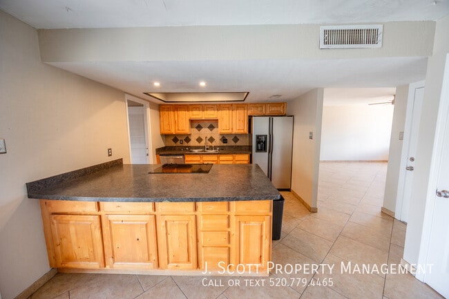 Building Photo - 1184 E Diamond Dr