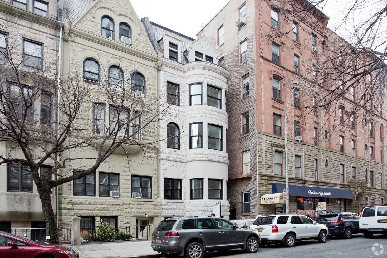 Building Photo - 58 W 75th St