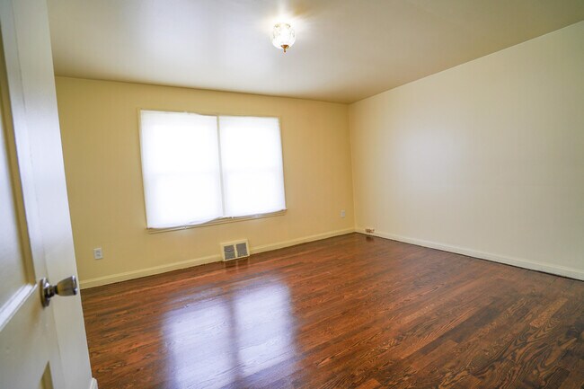 Foto del edificio - 17199 Meyers Rd
