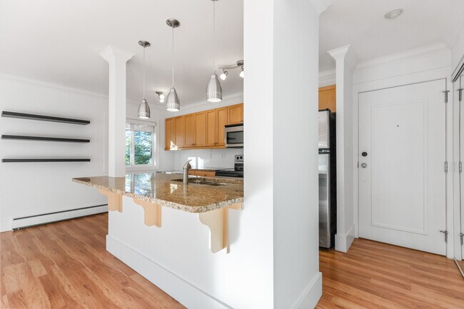 Building Photo - 10172-10113 113 St