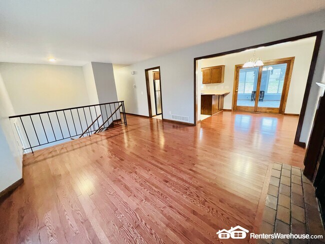 Foto del edificio - 7575 Lanewood Ln N