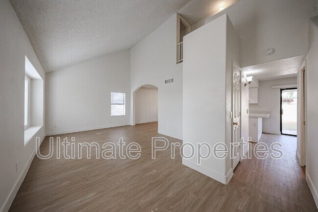 Foto del edificio - 7946 W Oregon Ave