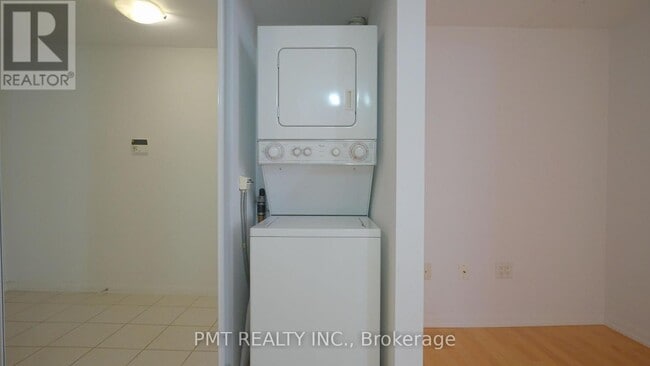 Building Photo - 38 Grenville St