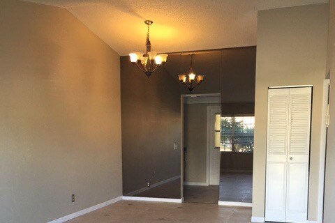 Dining room - 105 Doe Trail