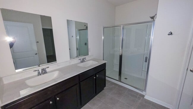 Foto del edificio - 3565 Bells Lk Cir