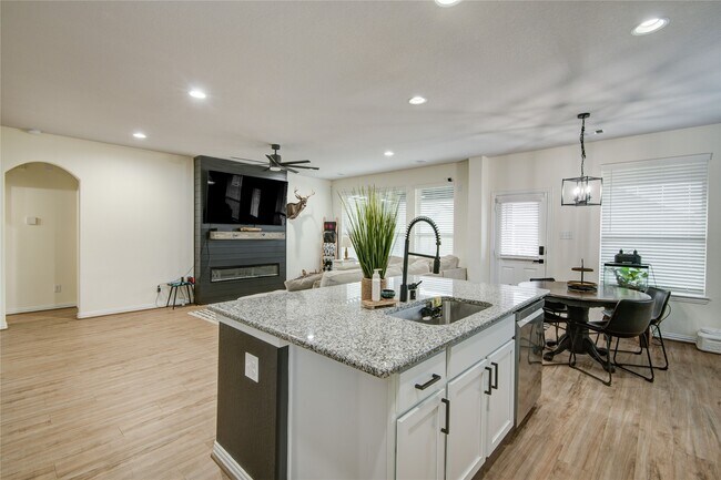Building Photo - 5312 Latigo Ct
