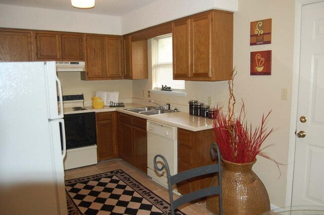 Foto del edificio - "Charming 2-Bedroom Apartment Retreat in M...