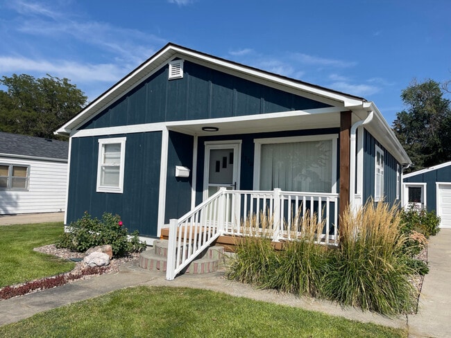 Building Photo - 1113 Avenue E