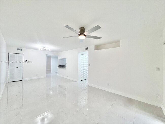 Building Photo - 842 NW 92nd Ave