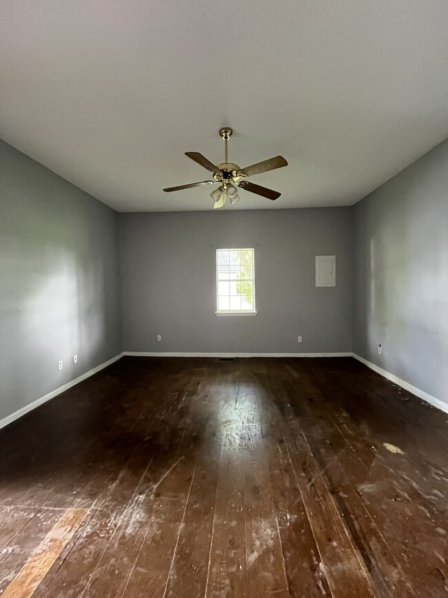 Building Photo - 124 Tuxedo Dr