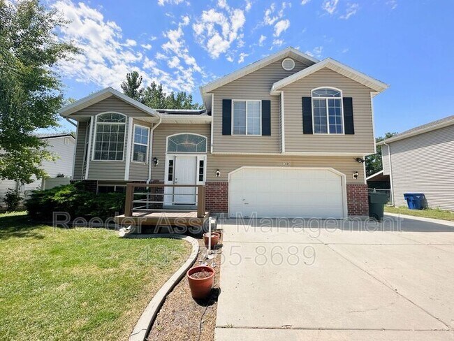 Building Photo - 1445 Fowler Ave