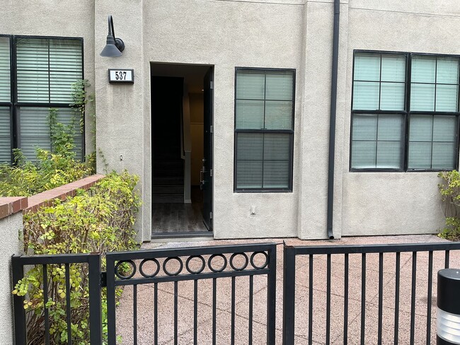 3 Bedroom 3 Bath Townhouse Style Condo at Depot Walk in Orange - 3 Bedroom 3 Bath Townhouse Style Condo at Depot Walk in Orange