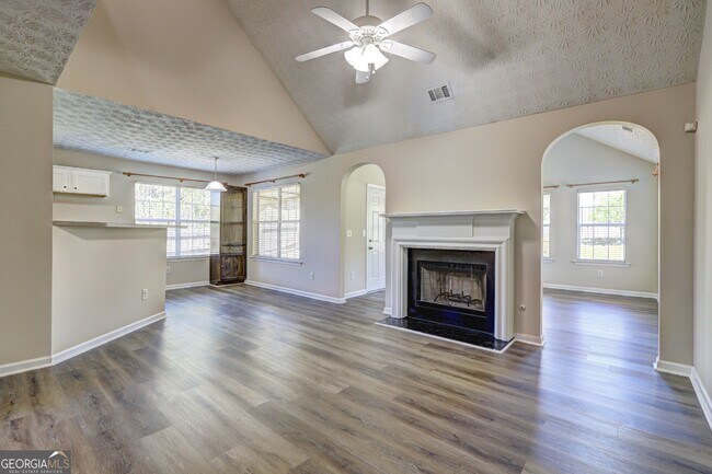 Building Photo - 5295 Yellow Pine Dr