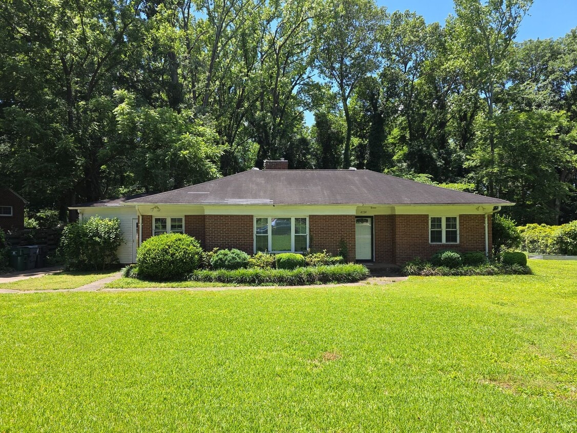 Primary Photo - 4134 Sheridan Dr