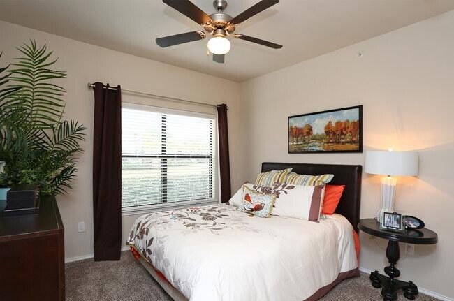 Building Photo - 1 bedroom in Houston TX 77002