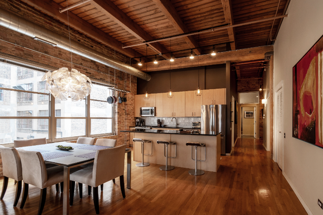 Building Photo - 333 S Desplaines St