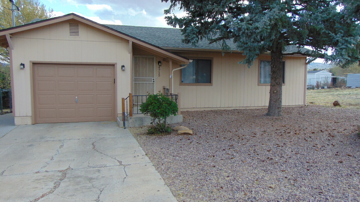 Foto principal - 4715 E Donna Dr