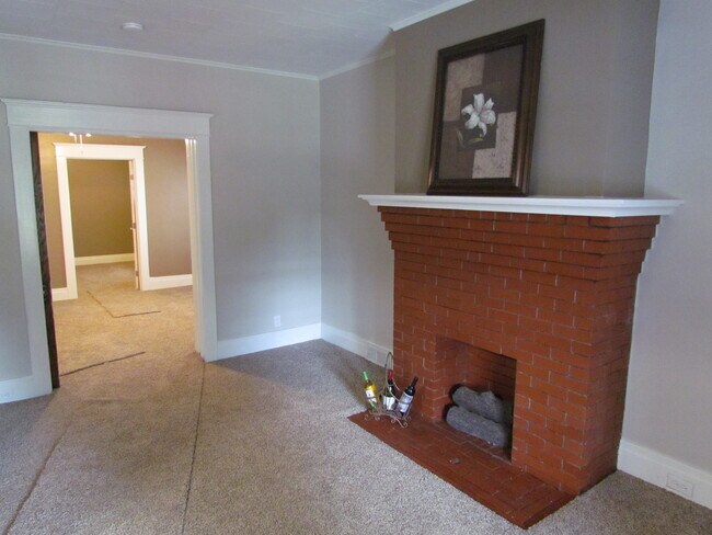 Building Photo - 21 Maywood Plz