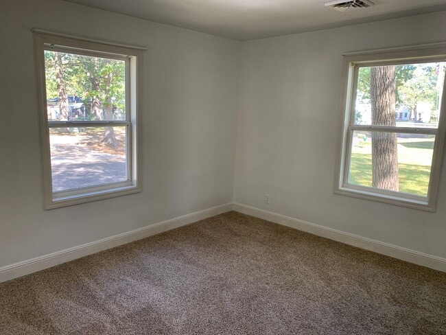 Building Photo - COMING SOON:  3 bedroom, 2 bathroom home l...