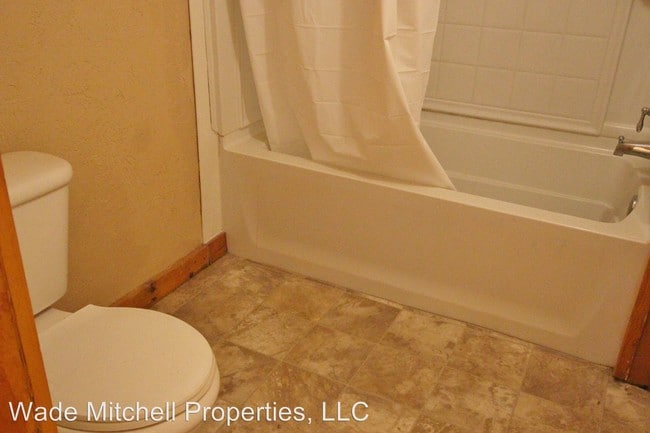 Building Photo - 103 S Florida St