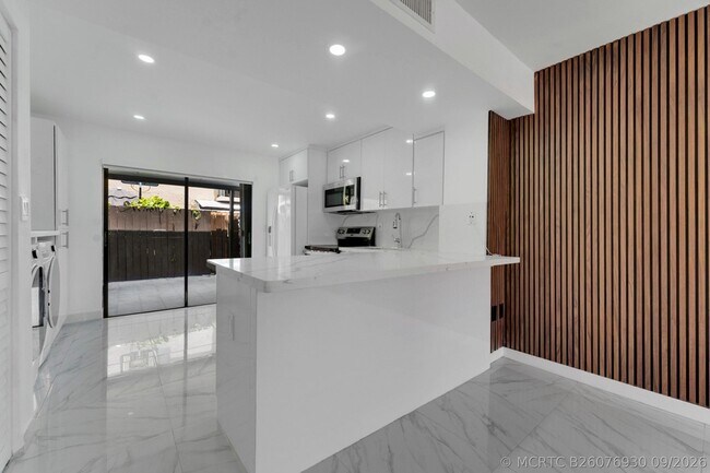 Foto del edificio - 1917 SW 107th Ave