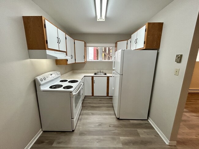 Building Photo - 8 Abbey Ln