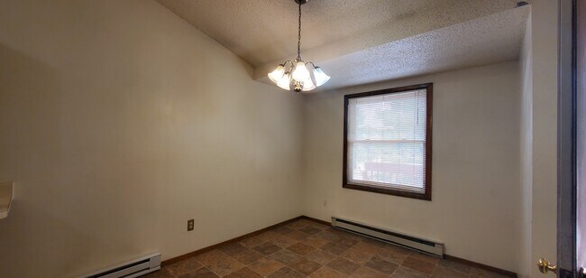 Building Photo - 401 Forest Edge Rd