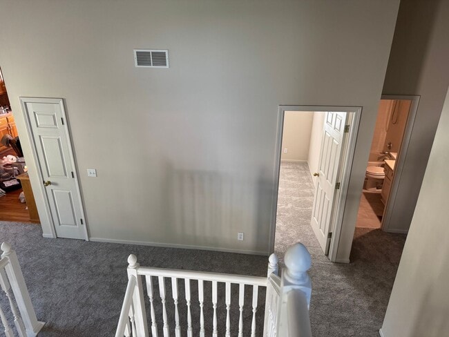 Building Photo - Four Bedroom Home Available in July - Fini...