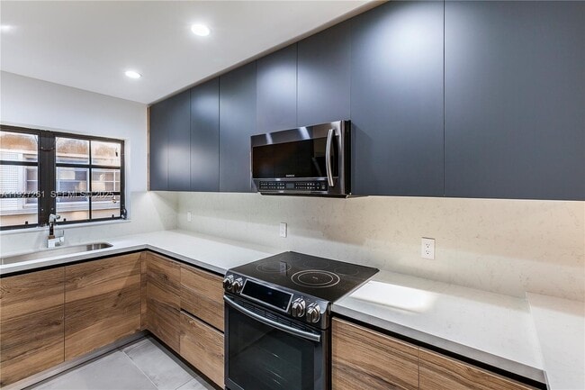 Foto del edificio - 407 Minorca Ave