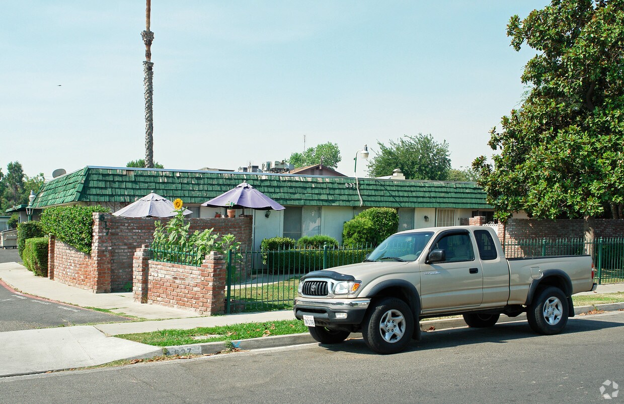 Building Photo - 637 W Cambridge Ave