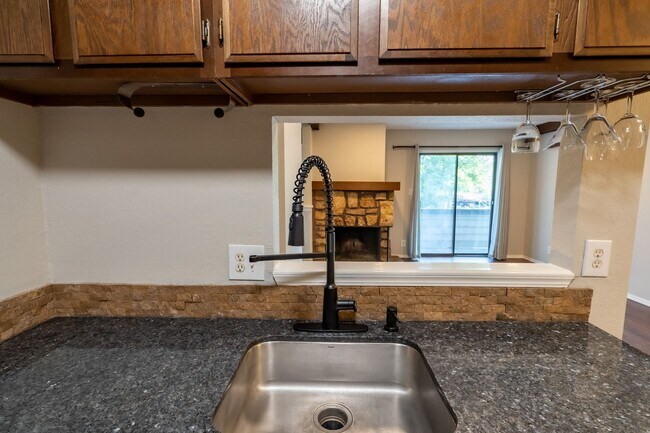 Foto del edificio - Charming 2 Bed/ 2 Bath Condo in South Tulsa!