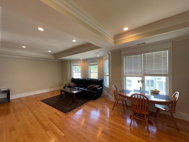 Building Photo - 15 Hall Ave