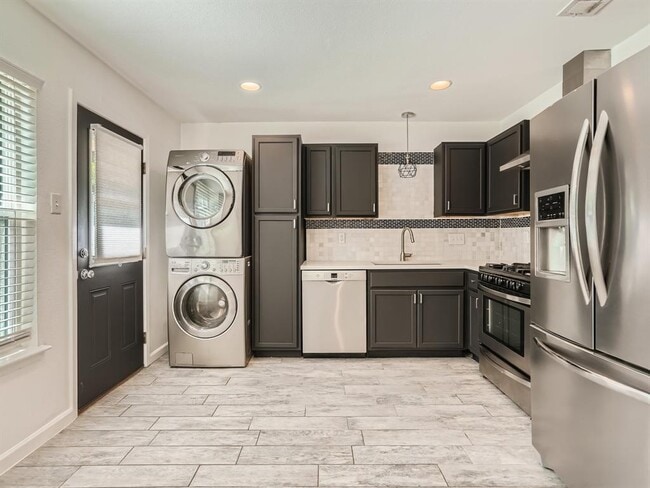 Building Photo - 6035 Bluebell Cir