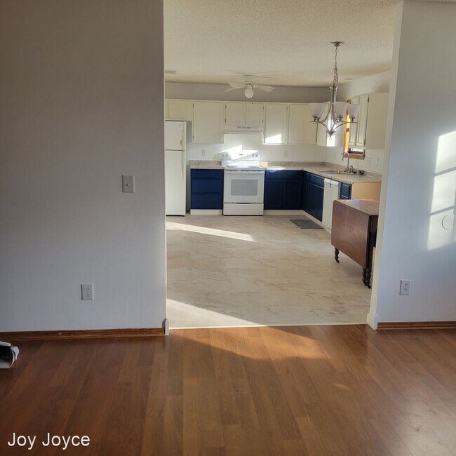 Building Photo - 3 br, 2 bath House - 334 N. Becky Circle