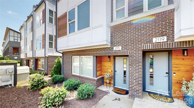 Building Photo - 2115 Isom St