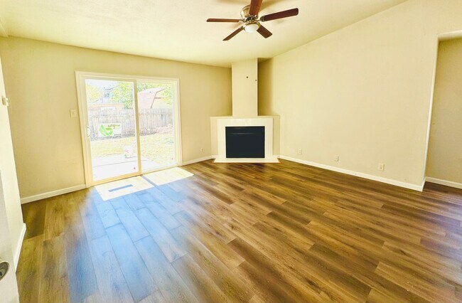 Photo - 6014 Hidden Sunrise Dr House