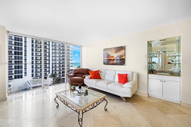 Foto del edificio - 4775 Collins Ave