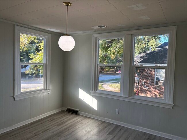 Foto del edificio - 225 Poplar St