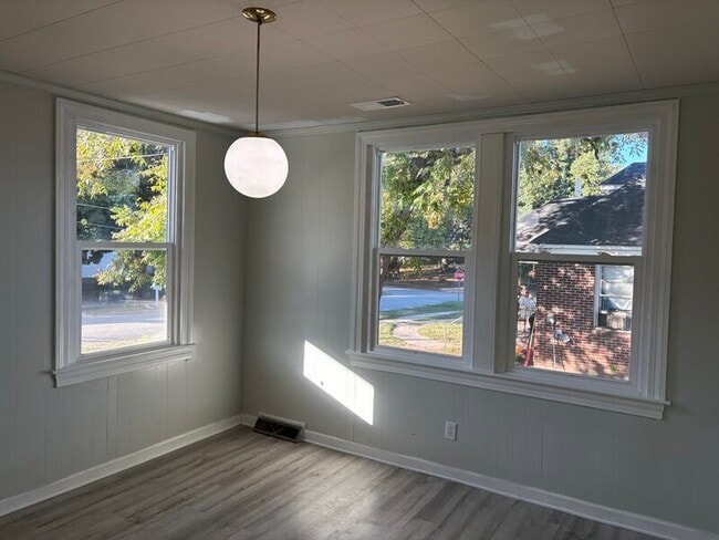 Building Photo - 225 Poplar St