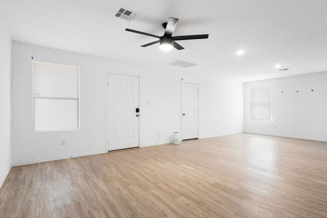 Building Photo - 3 Bedroom/2 Bath Morgan Meadow