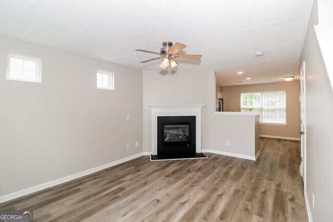 Foto del edificio - 128 Oak Grove Pl