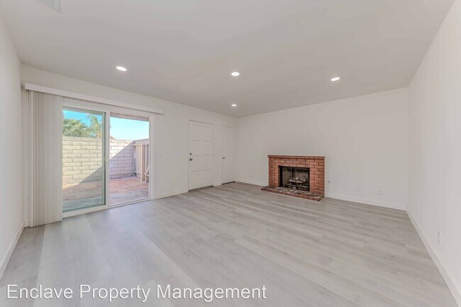 Building Photo - 3 br, 2 bath House - 525 W. Dunton Ave #1