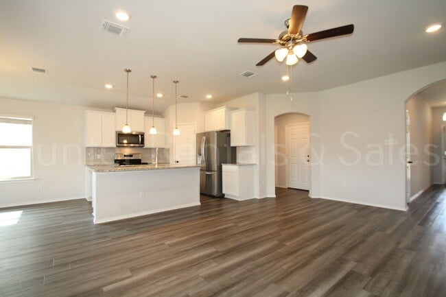 Foto del edificio - New In Management! Upgraded Comfort in a P...