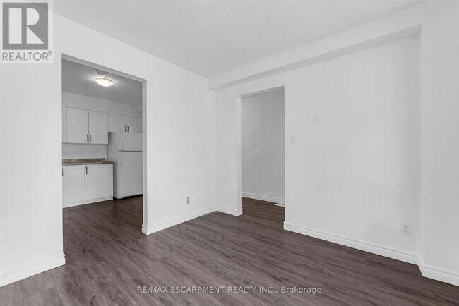 Photo du bâtiment - 100 Brownleigh Ave