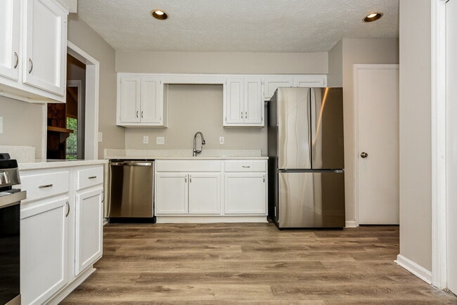 Building Photo - 8983 Habersham Dr
