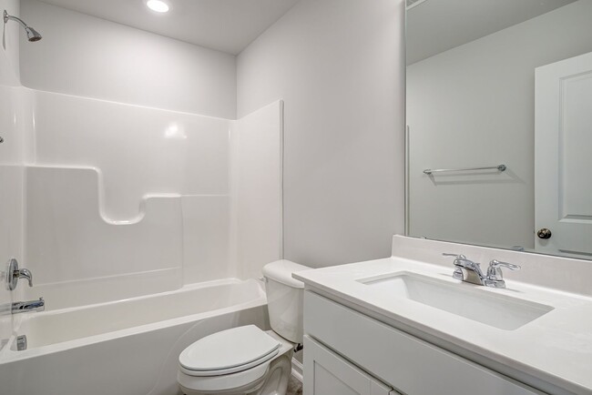 Building Photo - Gorgeous New Construction, 3 Bedroom, Spac...