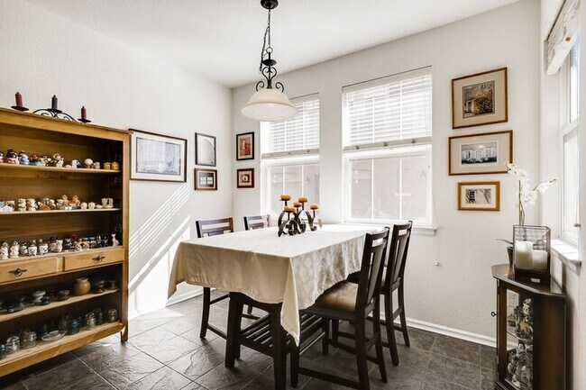 Foto del edificio - 10582 Parkington Ln
